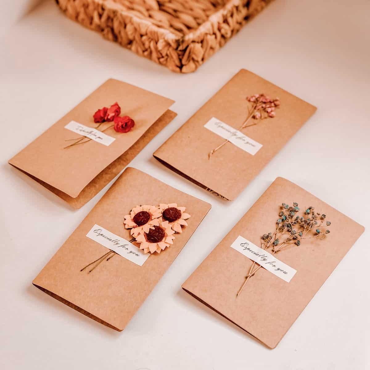 IMG_7718 بطاقة مع ورد مجفف | Greeting Cards - الصورة 1