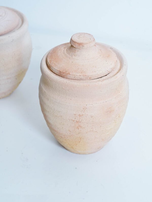 جرة فخار سادة مع غطاء ارتفاع 10 سم