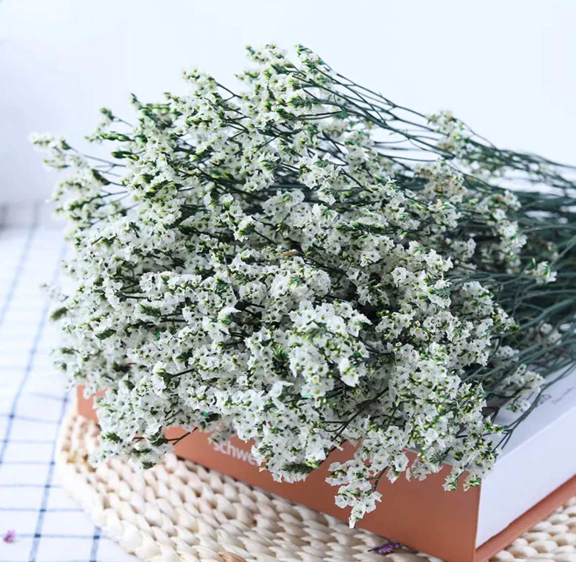 white -crystal-dried-flower ورد مجفف - ضمة زهرة ستاتيس -ابيض - الصورة 1