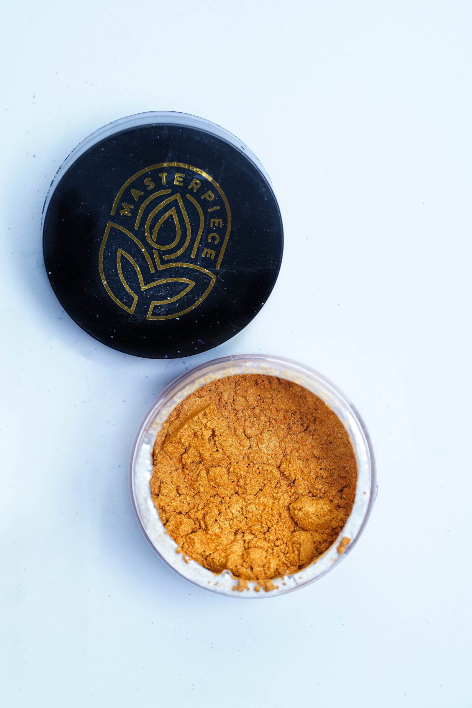 royal gold stain (1 of 1) ملون مايكا لون ذهبي Royal gold stain - 15g - الصورة 1