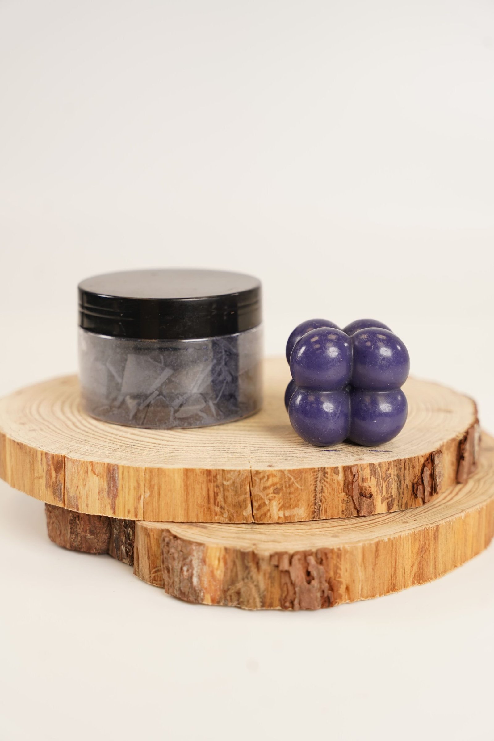 DSC04487 رقائق تلوين الشمع - 50 غم - bluish violet #15 - الصورة 1